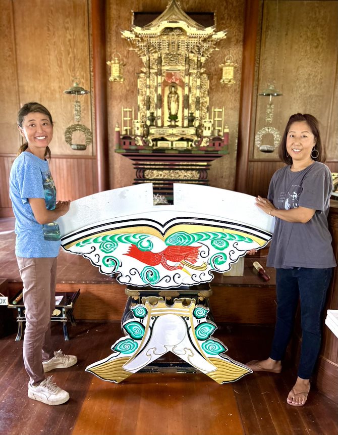 MIHO (HBTPA) PRESIDENT LEFT & HILO RIGHT ARE BOTH ARTIST WHO PAINTED THE CARVINGS FOR THE TEMPLE.